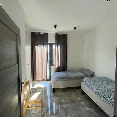 Apartment Adama Ewy Mit Schoenem Garten Gaski (Koszalin)